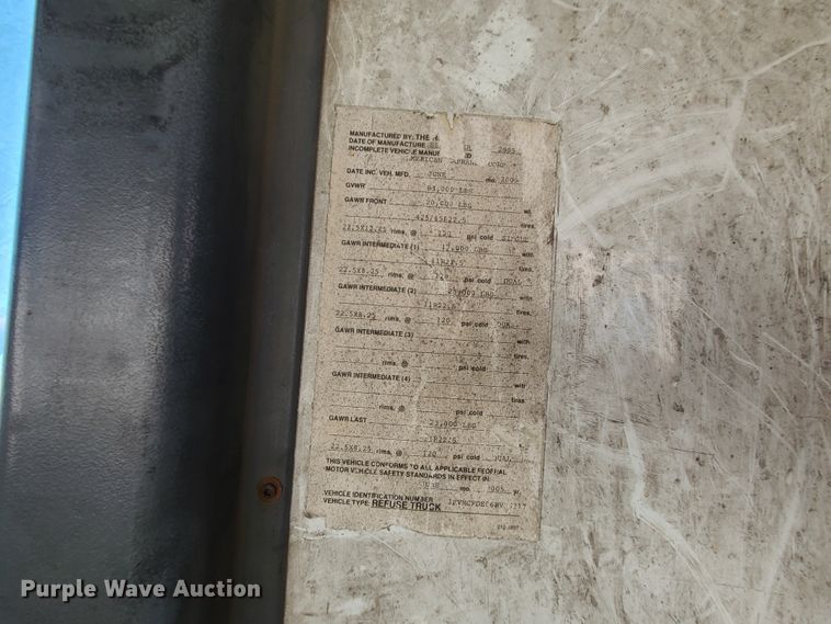 image for item DH7054 2006 Freightliner Condor  refuse truck