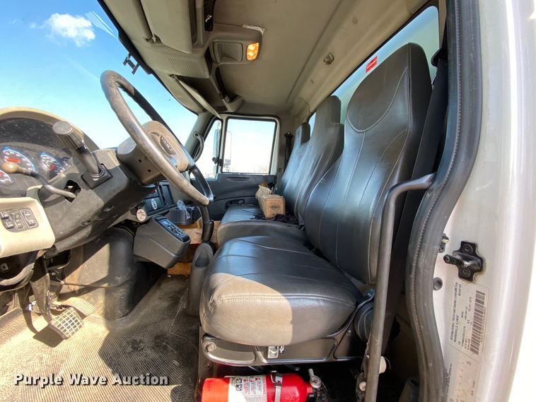 image for item DH7057 2009 International 4300  service truck