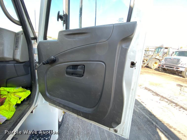 image for item DH7057 2009 International 4300  service truck