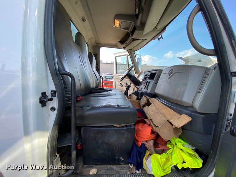 image for item DH7057 2009 International 4300  service truck