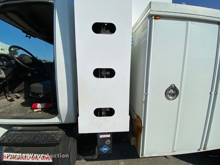 image for item DH7057 2009 International 4300  service truck