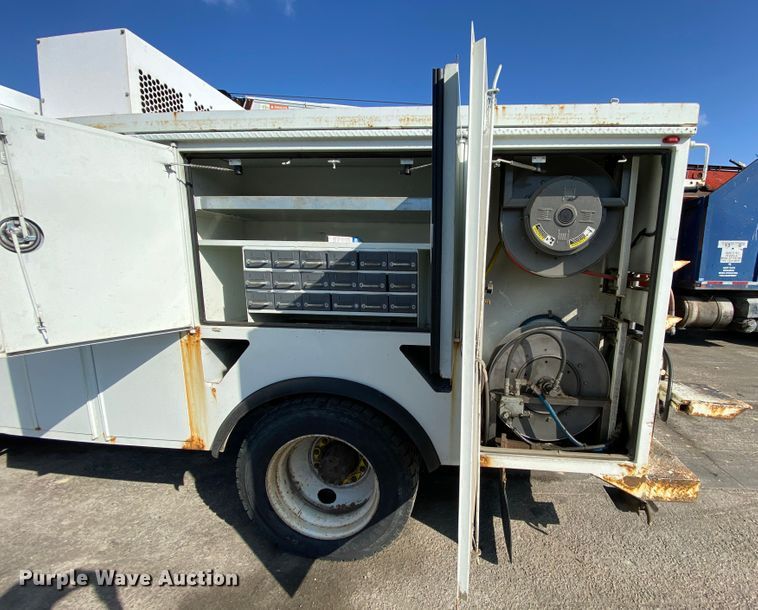 image for item DH7057 2009 International 4300  service truck