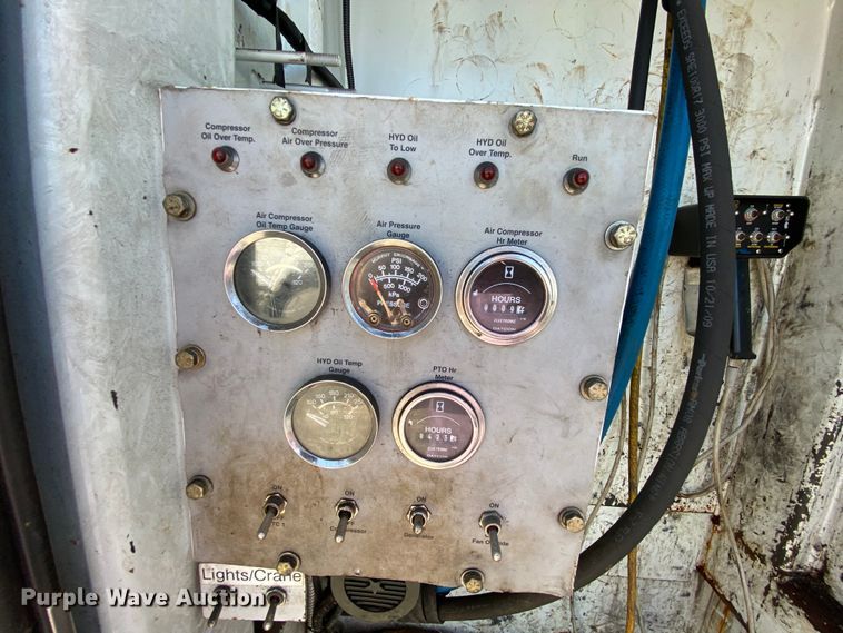 image for item DH7057 2009 International 4300  service truck