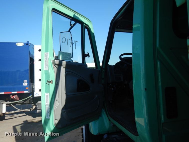 image for item DJ6003 2007 International 7400  dump truck