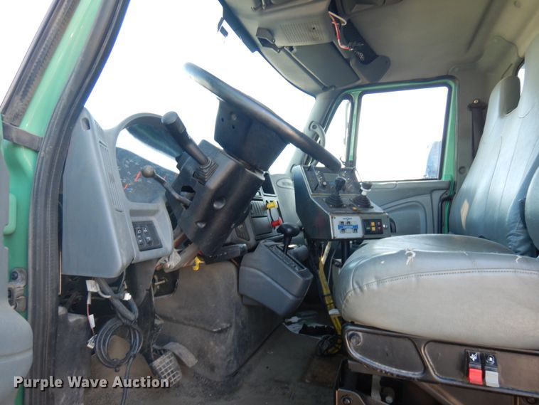 image for item DJ6003 2007 International 7400  dump truck