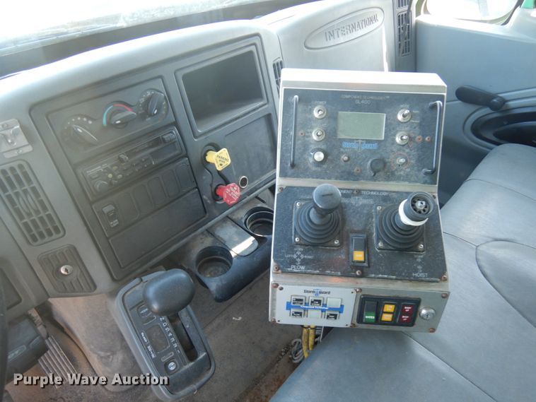 image for item DJ6003 2007 International 7400  dump truck