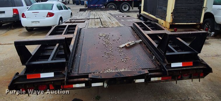 image for item DJ6006 2007 Eager Beaver equipment trailer