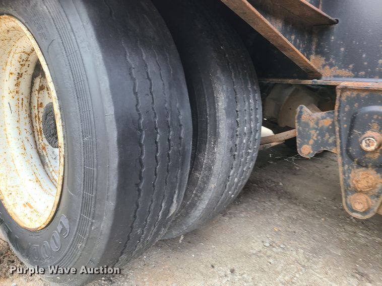 image for item DJ6006 2007 Eager Beaver equipment trailer