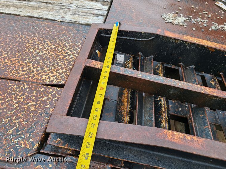 image for item DJ6006 2007 Eager Beaver equipment trailer