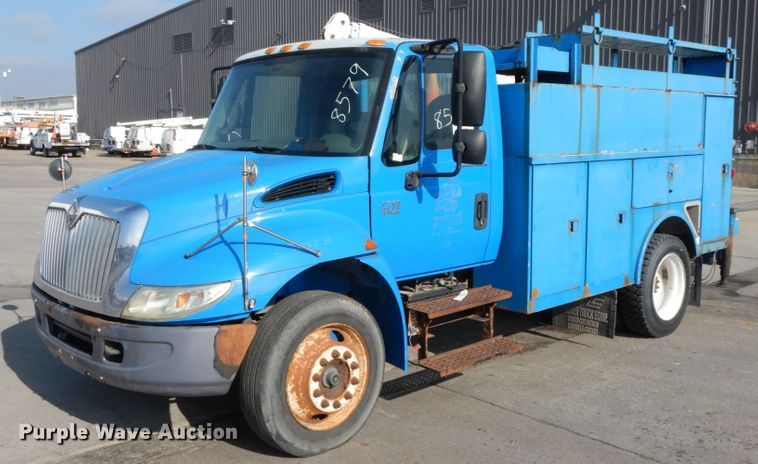 image for item DJ6007 2003 International 4300  service truck with crane