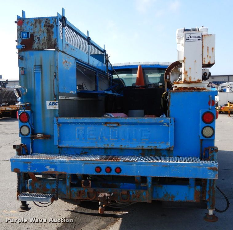 image for item DJ6007 2003 International 4300  service truck with crane