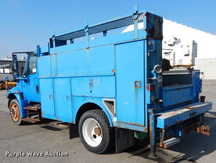 image for item DJ6007 2003 International 4300  service truck with crane