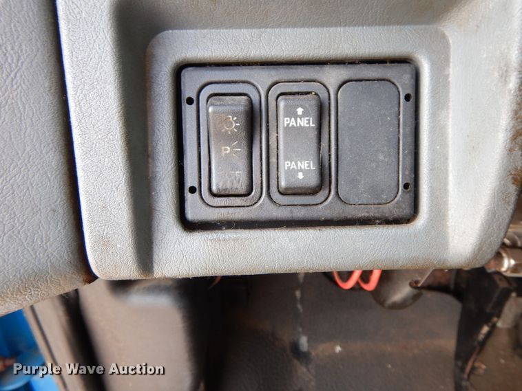 image for item DJ6007 2003 International 4300  service truck with crane