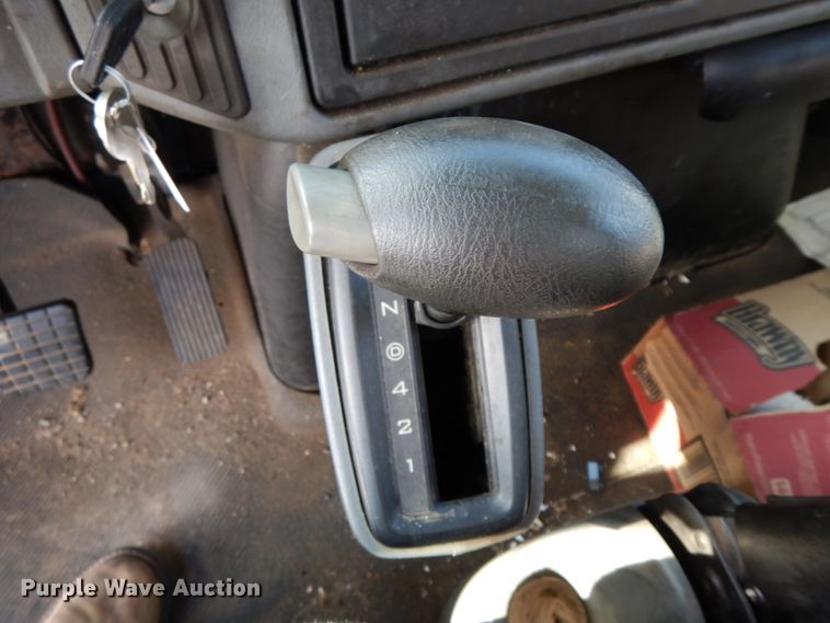 image for item DJ6007 2003 International 4300  service truck with crane