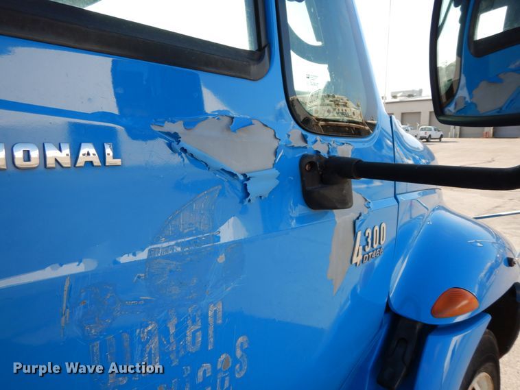 image for item DJ6007 2003 International 4300  service truck with crane