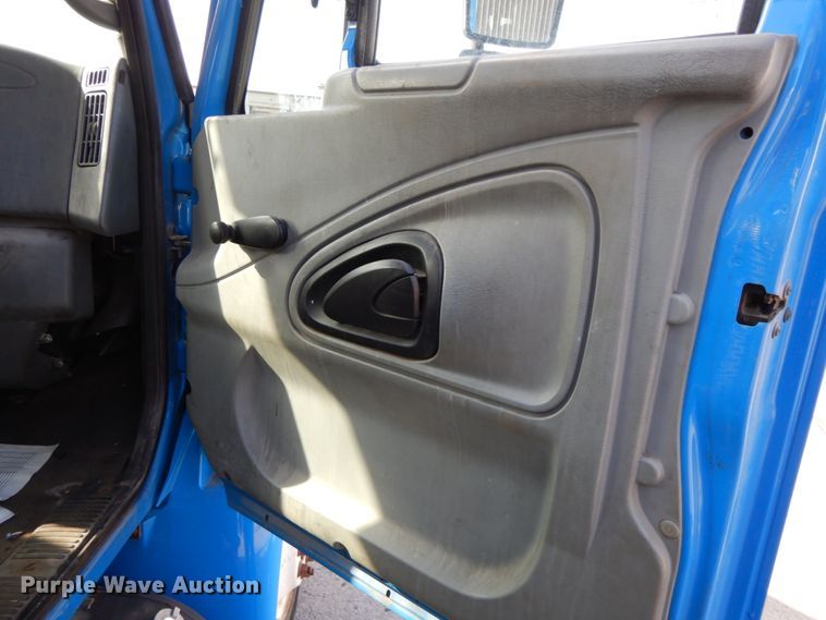 image for item DJ6007 2003 International 4300  service truck with crane