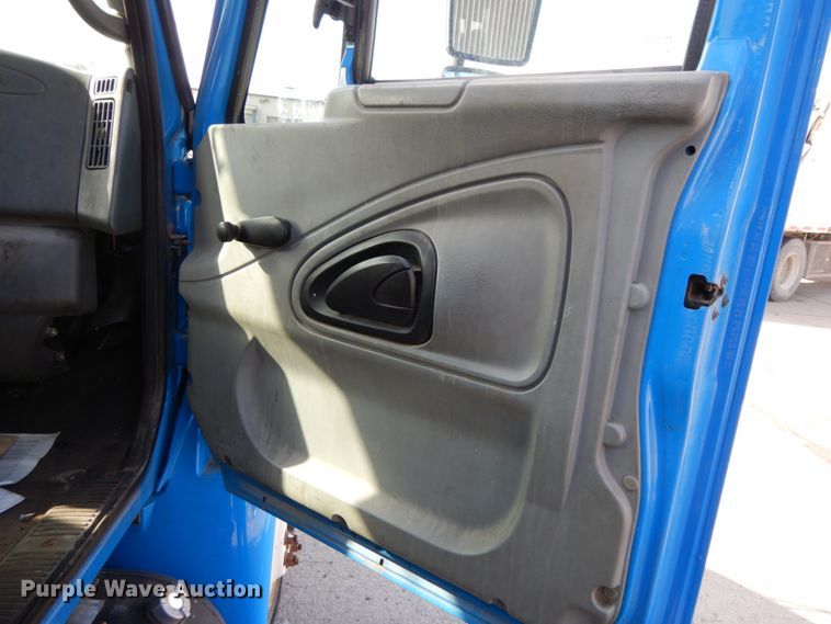 image for item DJ6007 2003 International 4300  service truck with crane