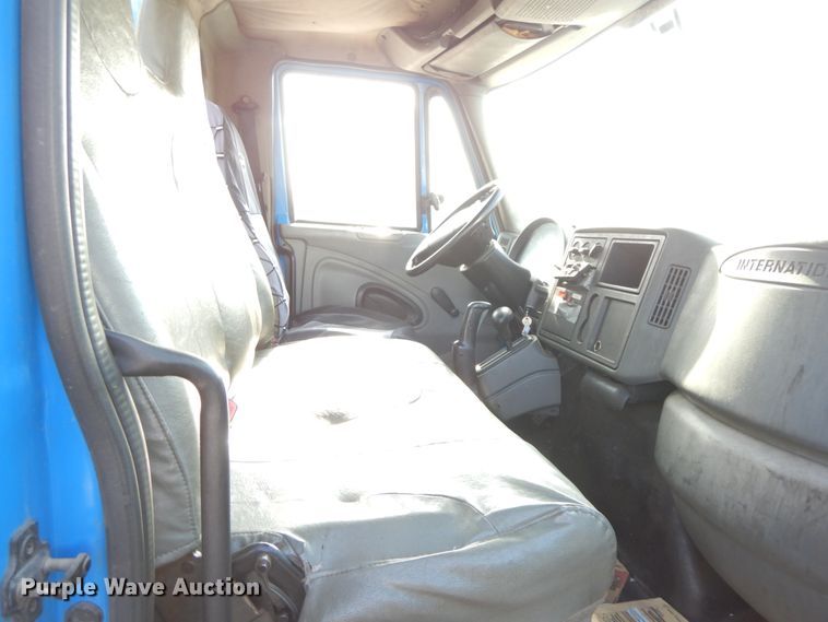 image for item DJ6007 2003 International 4300  service truck with crane