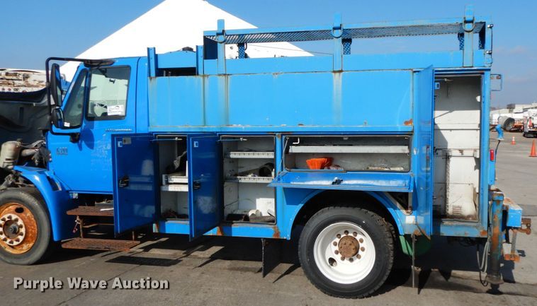 image for item DJ6007 2003 International 4300  service truck with crane