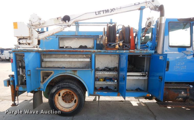 image for item DJ6007 2003 International 4300  service truck with crane
