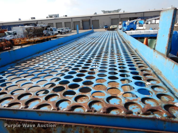 image for item DJ6007 2003 International 4300  service truck with crane