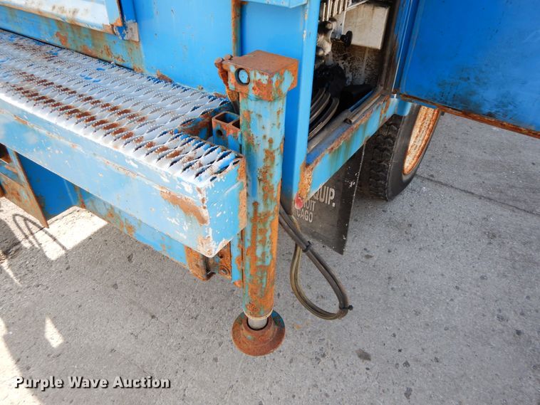 image for item DJ6007 2003 International 4300  service truck with crane