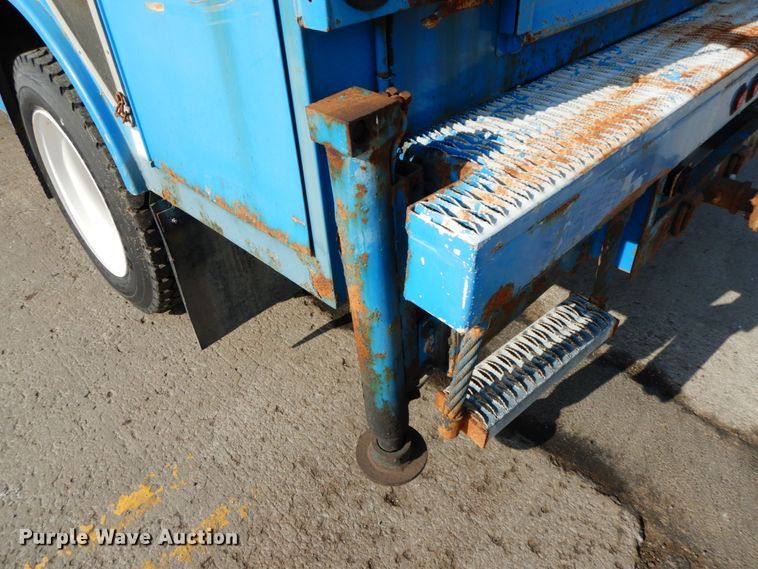 image for item DJ6007 2003 International 4300  service truck with crane