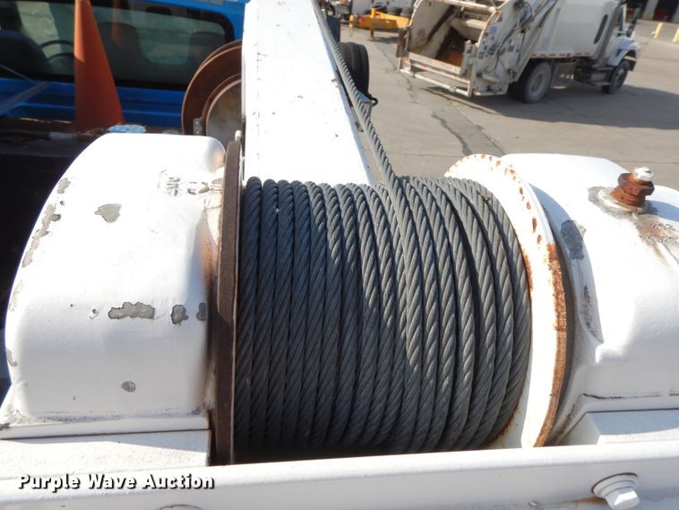 image for item DJ6007 2003 International 4300  service truck with crane