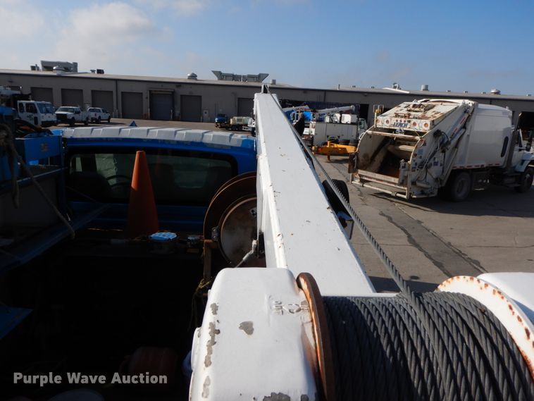 image for item DJ6007 2003 International 4300  service truck with crane