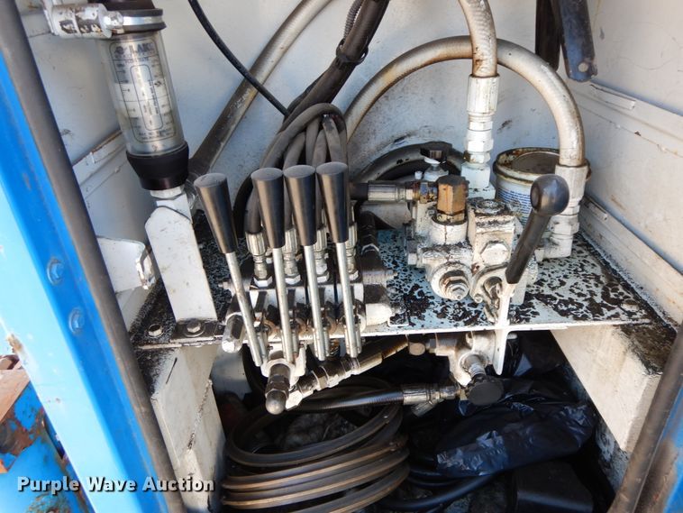 image for item DJ6007 2003 International 4300  service truck with crane