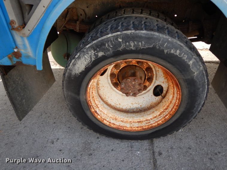 image for item DJ6007 2003 International 4300  service truck with crane