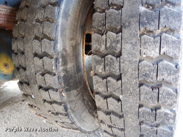 image for item DJ6007 2003 International 4300  service truck with crane