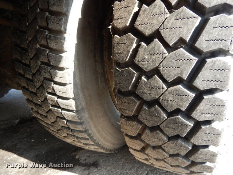 image for item DJ6007 2003 International 4300  service truck with crane