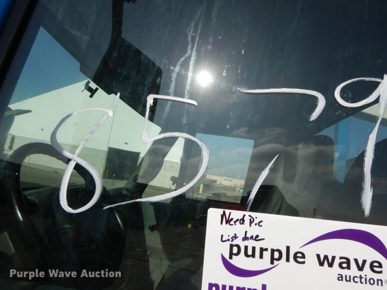 image for item DJ6007 2003 International 4300  service truck with crane