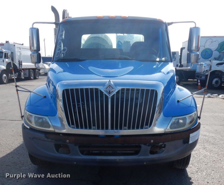 image for item DJ6008 2005 International 4300  service truck with crane