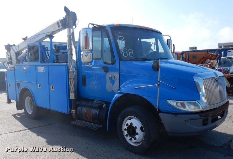 image for item DJ6008 2005 International 4300  service truck with crane