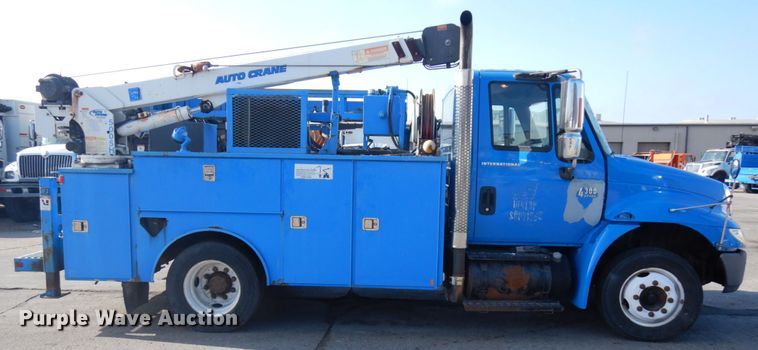 image for item DJ6008 2005 International 4300  service truck with crane