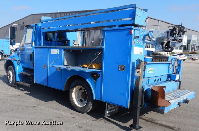 image for item DJ6008 2005 International 4300  service truck with crane