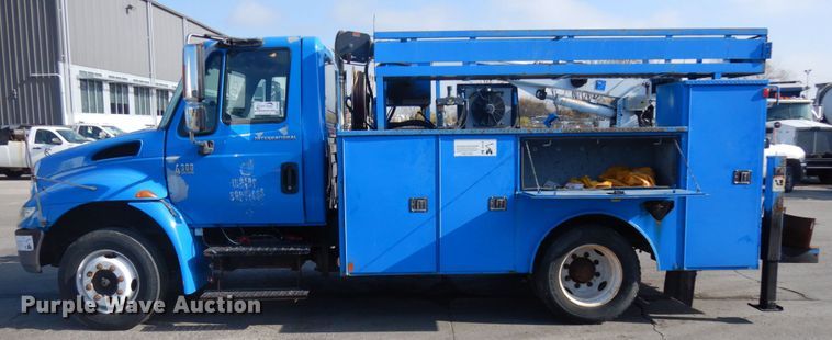 image for item DJ6008 2005 International 4300  service truck with crane