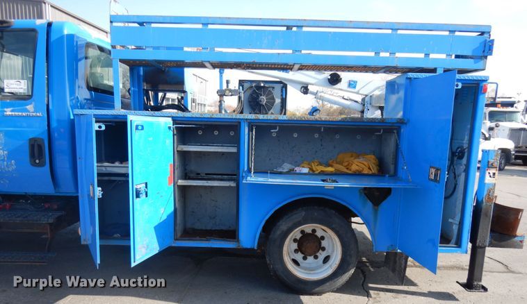 image for item DJ6008 2005 International 4300  service truck with crane