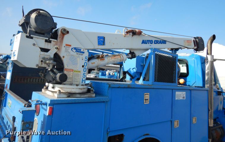 image for item DJ6008 2005 International 4300  service truck with crane