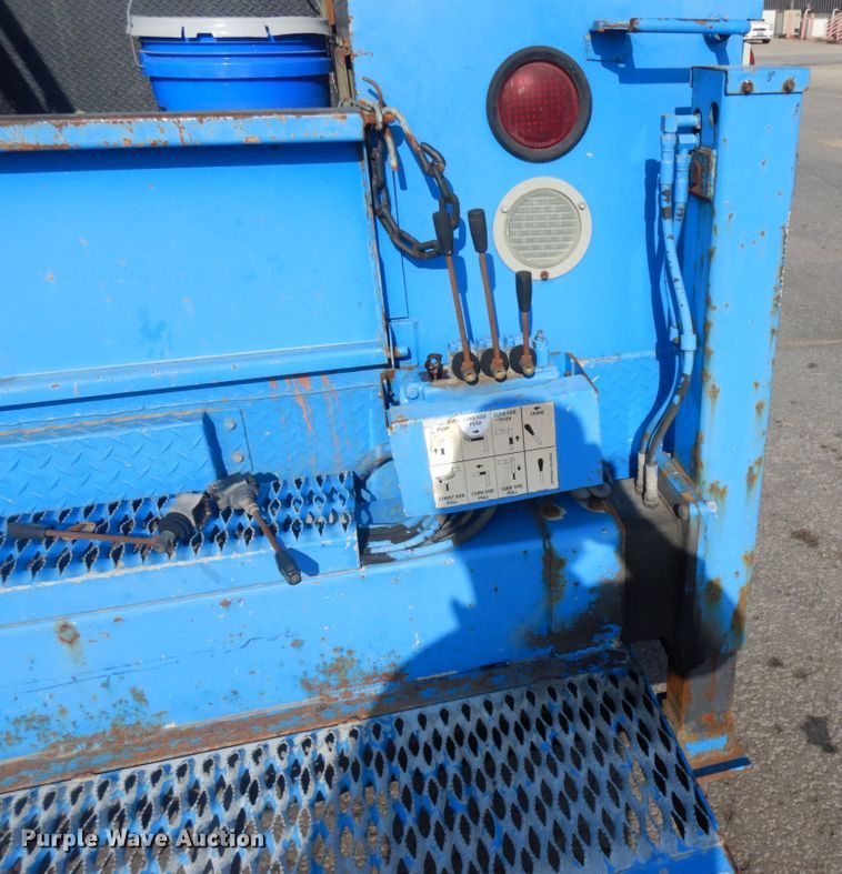 image for item DJ6008 2005 International 4300  service truck with crane