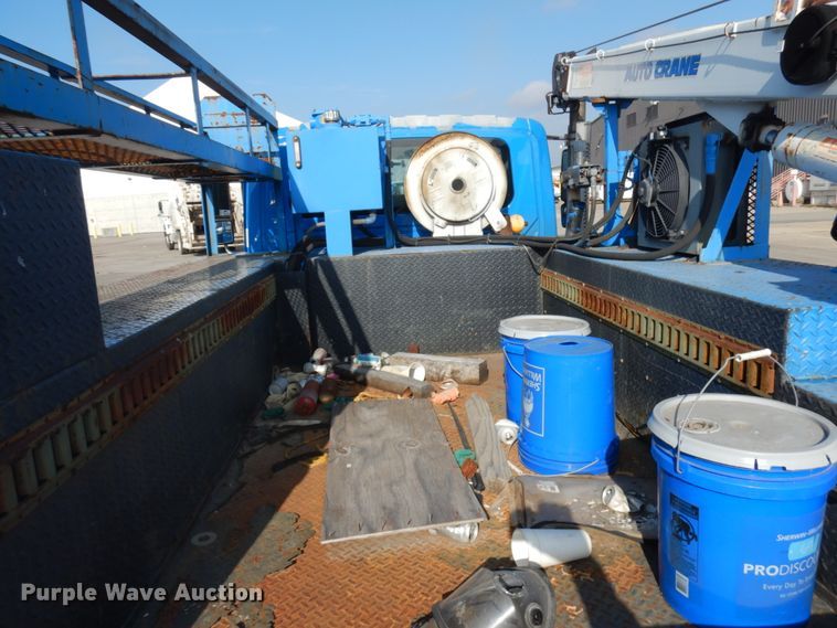 image for item DJ6008 2005 International 4300  service truck with crane