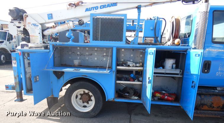 image for item DJ6008 2005 International 4300  service truck with crane