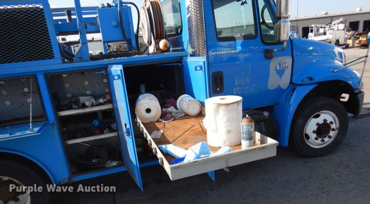 image for item DJ6008 2005 International 4300  service truck with crane