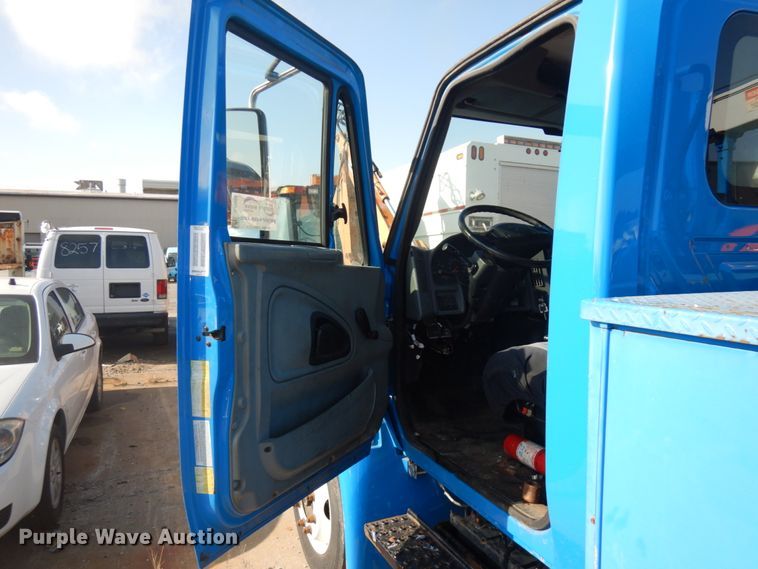 image for item DJ6008 2005 International 4300  service truck with crane