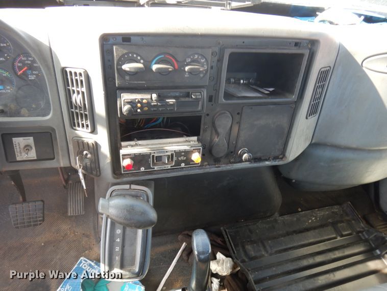 image for item DJ6008 2005 International 4300  service truck with crane