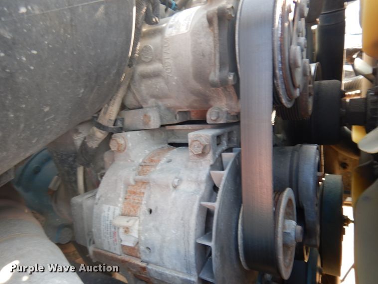 image for item DJ6008 2005 International 4300  service truck with crane