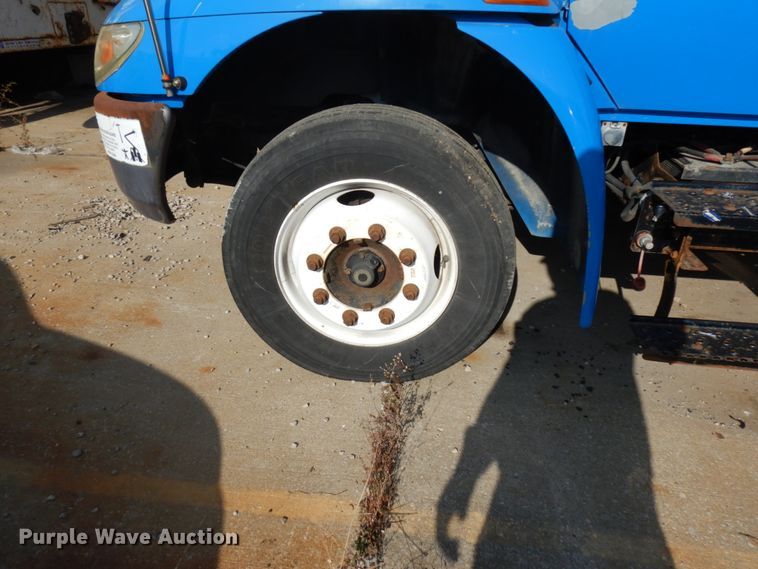 image for item DJ6008 2005 International 4300  service truck with crane