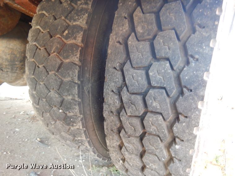 image for item DJ6008 2005 International 4300  service truck with crane